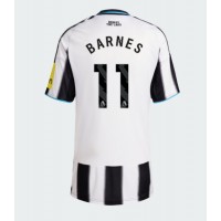 Camisa de time de futebol Newcastle United Harvey Barnes #11 Replicas 1º Equipamento Feminina 2025-26 Manga Curta